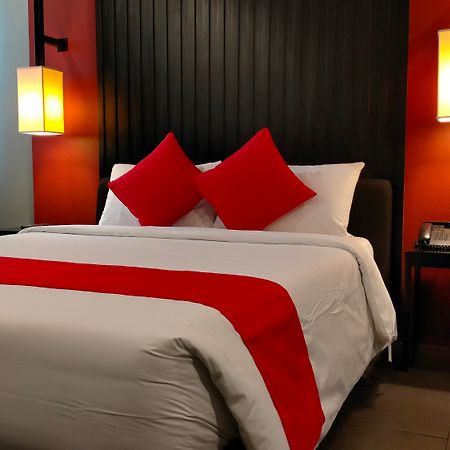 Amelie Hotel Манила Экстерьер фото