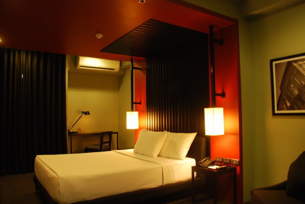 Amelie Hotel Манила Экстерьер фото