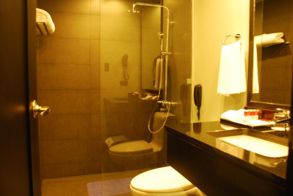 Amelie Hotel Манила Экстерьер фото