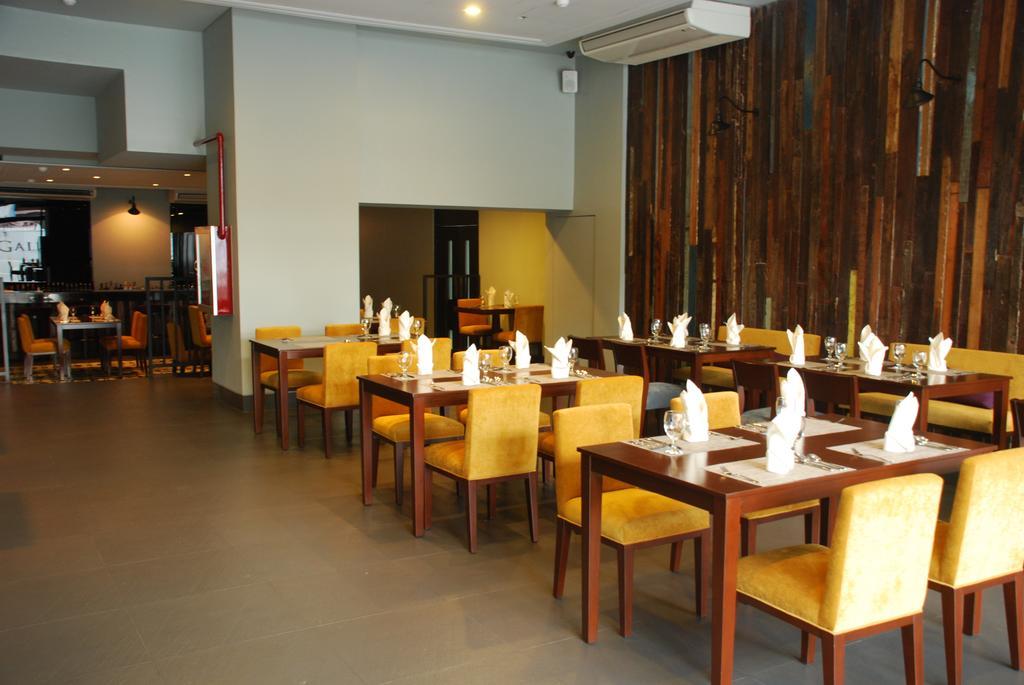Amelie Hotel Манила Экстерьер фото