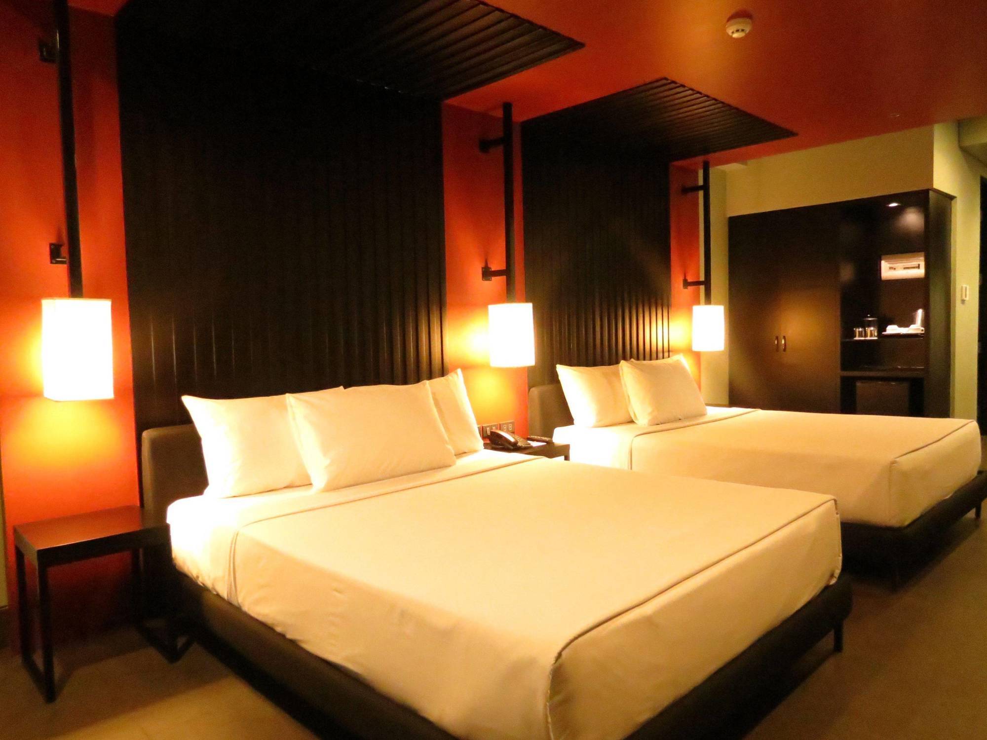Amelie Hotel Манила Экстерьер фото