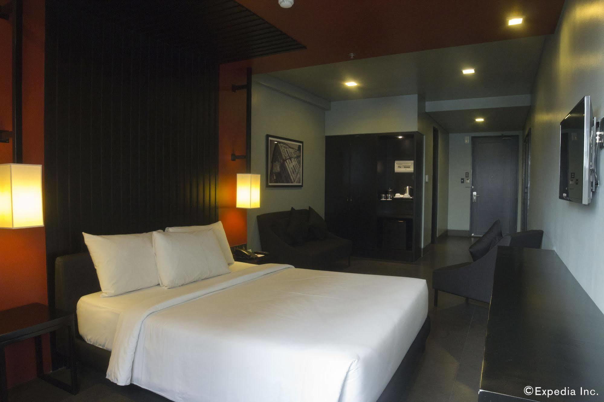 Amelie Hotel Манила Экстерьер фото