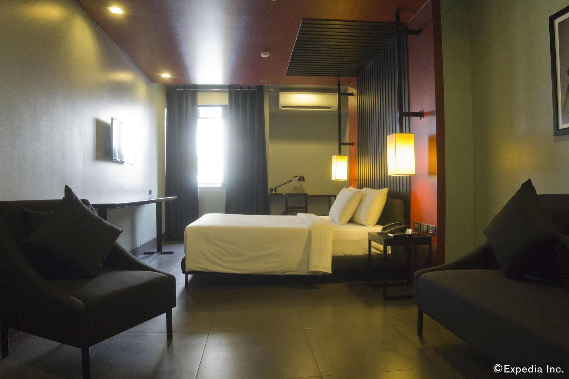 Amelie Hotel Манила Экстерьер фото