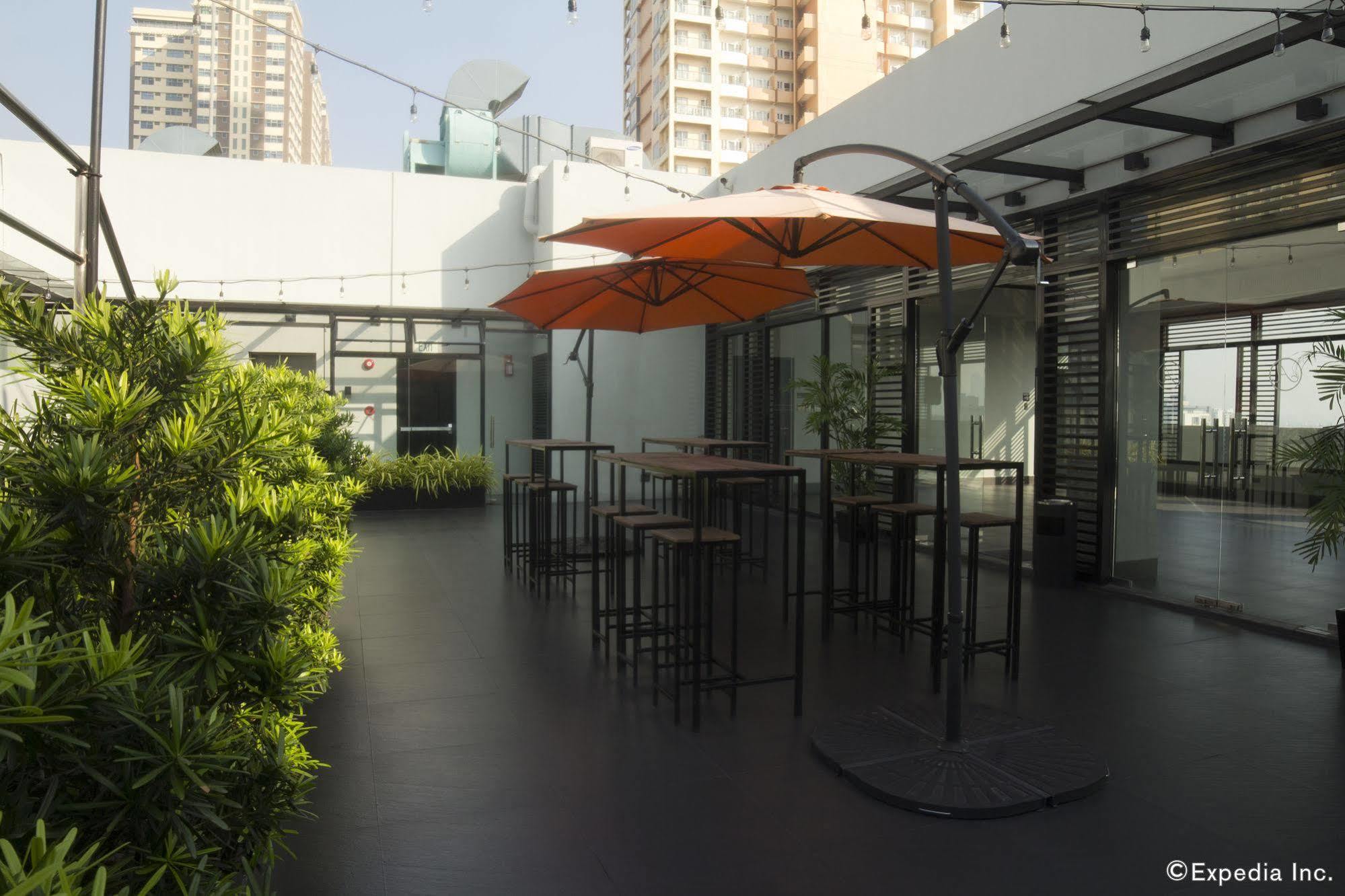 Amelie Hotel Манила Экстерьер фото