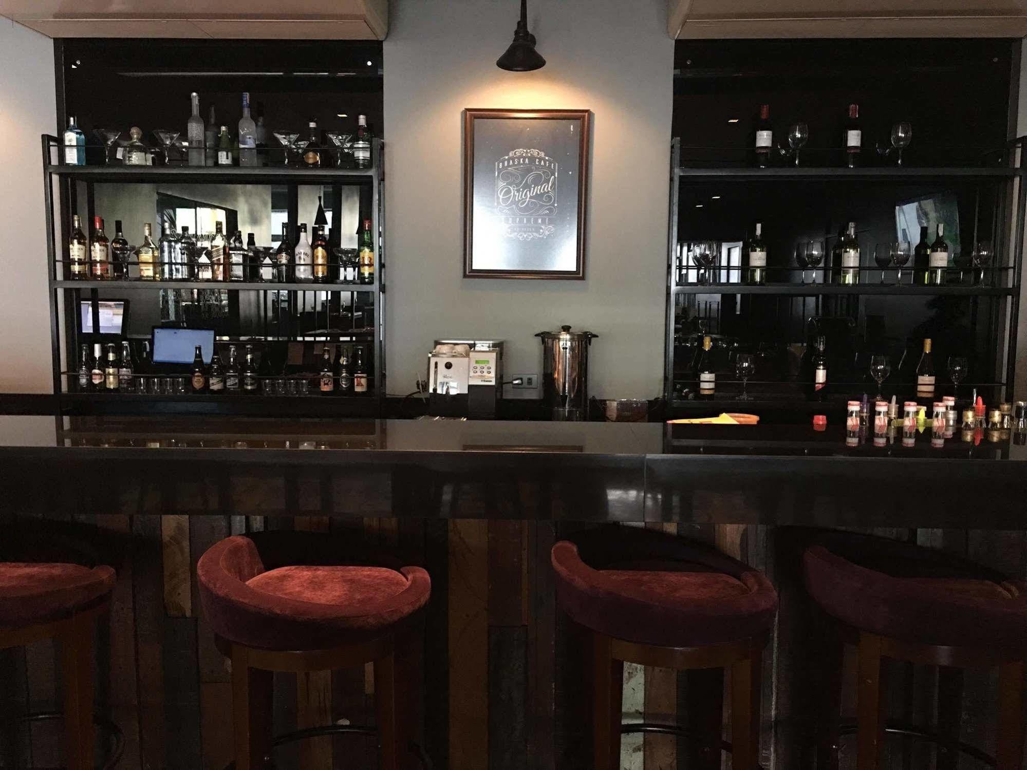 Amelie Hotel Манила Экстерьер фото