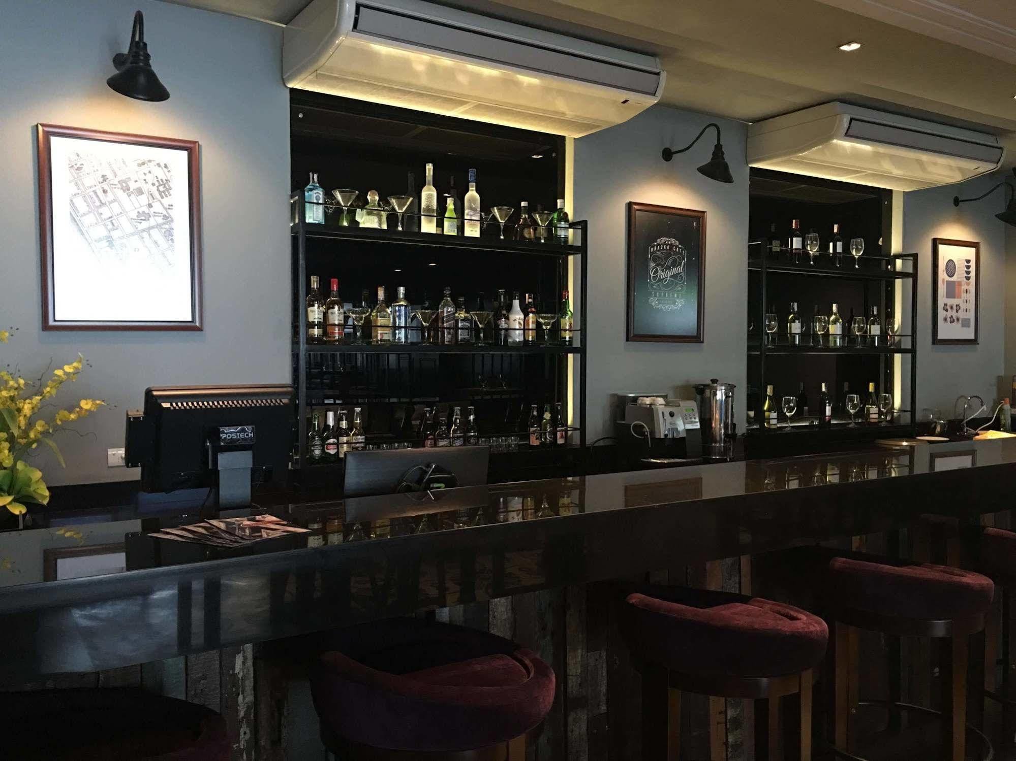 Amelie Hotel Манила Экстерьер фото
