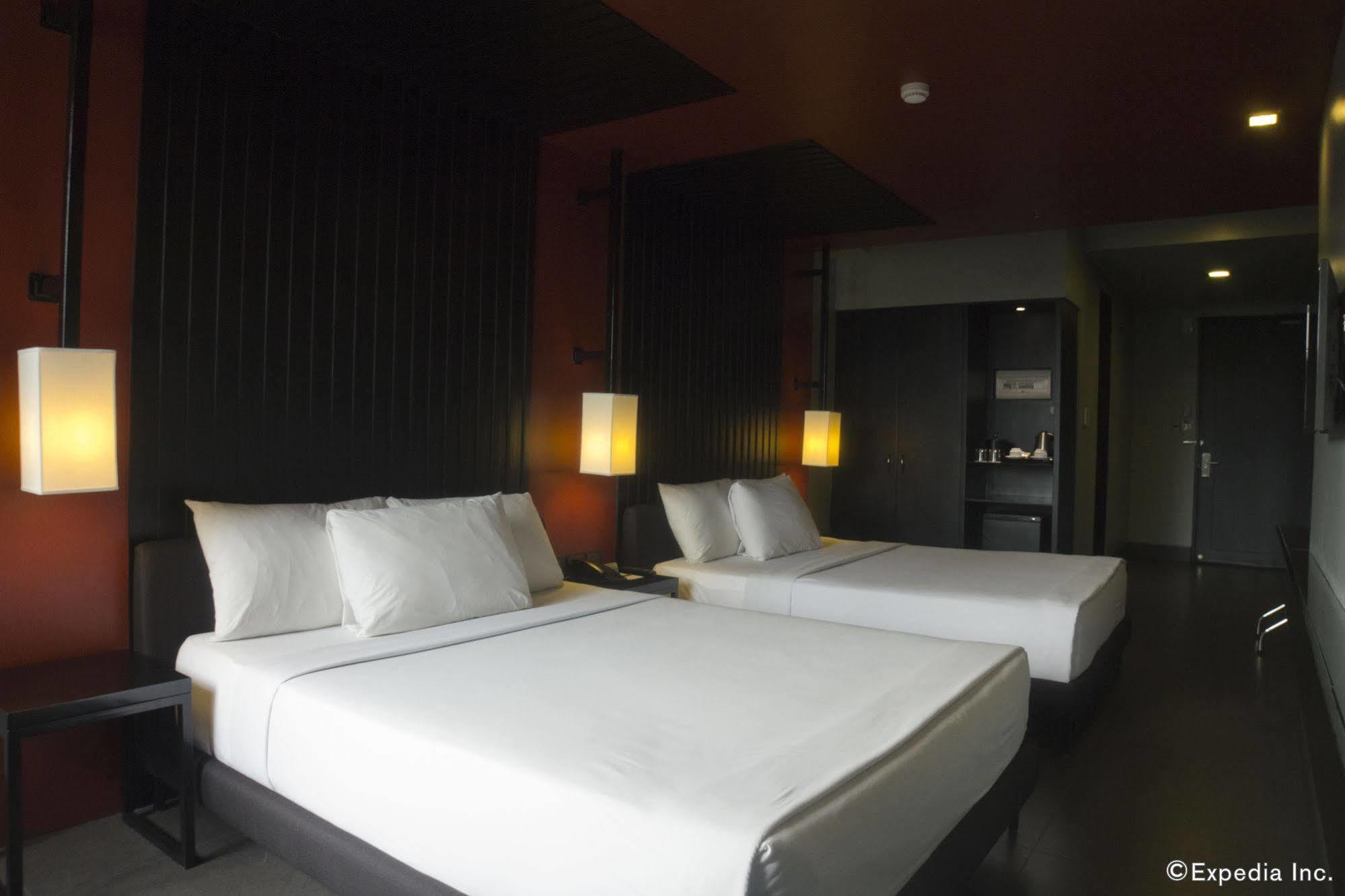 Amelie Hotel Манила Экстерьер фото