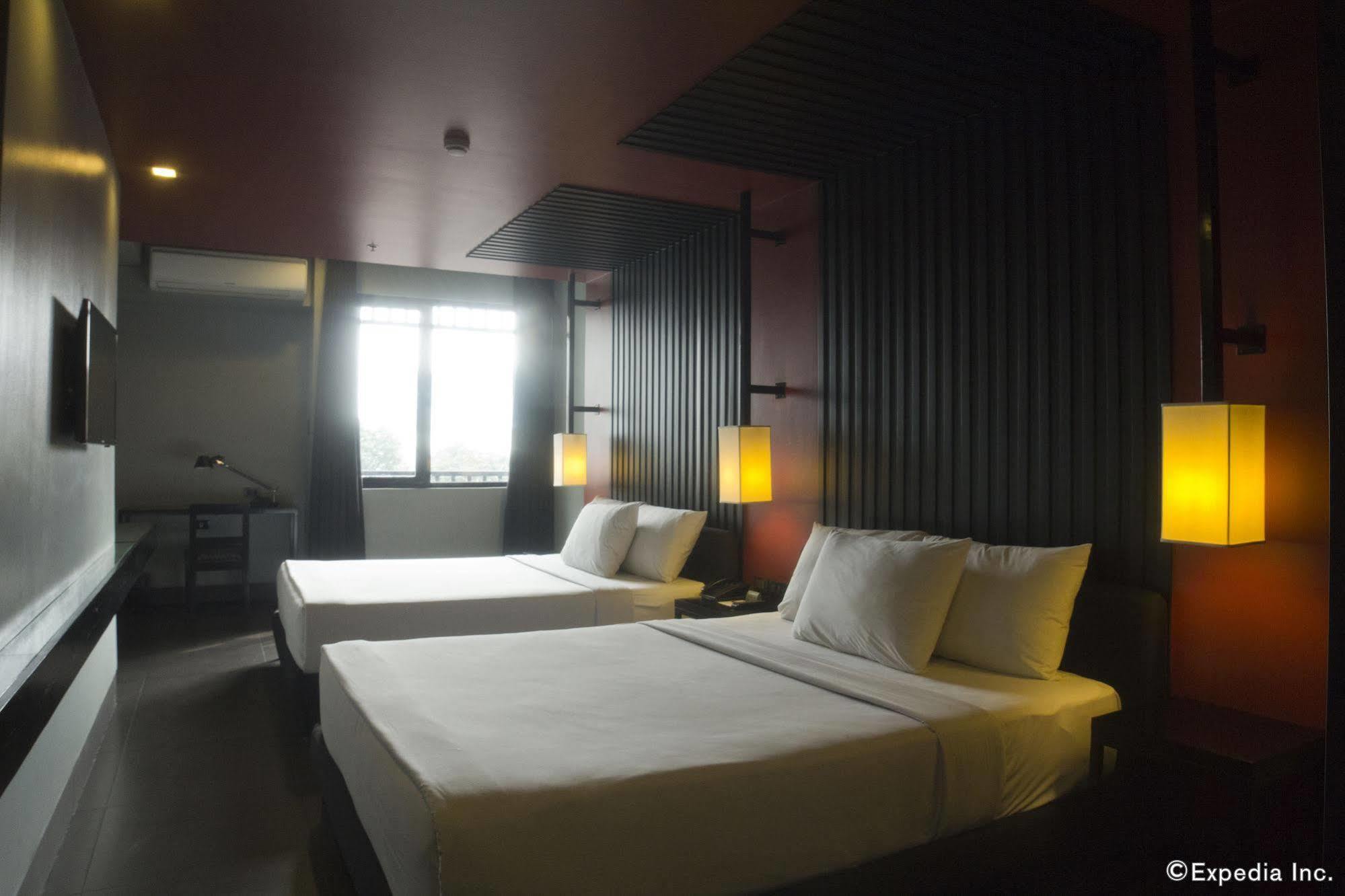 Amelie Hotel Манила Экстерьер фото