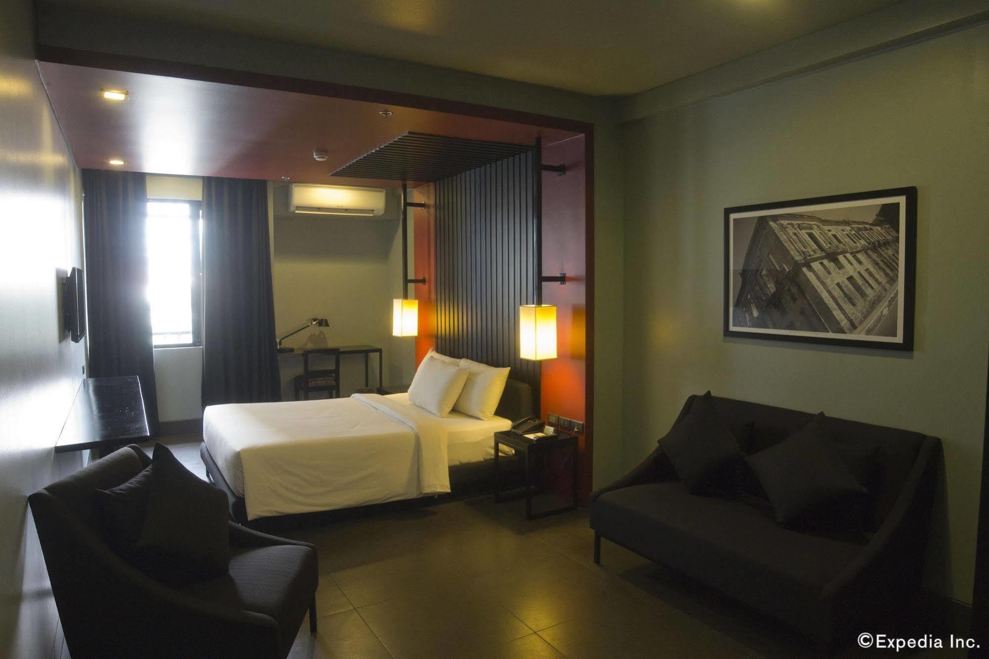 Amelie Hotel Манила Экстерьер фото