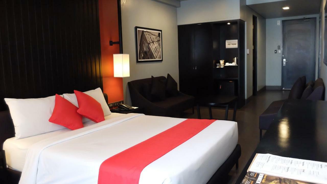Amelie Hotel Манила Экстерьер фото