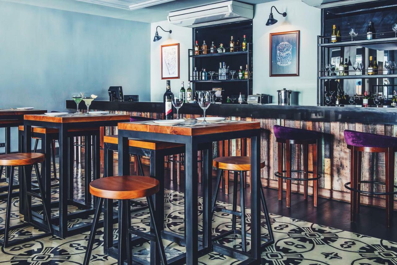 Amelie Hotel Манила Экстерьер фото